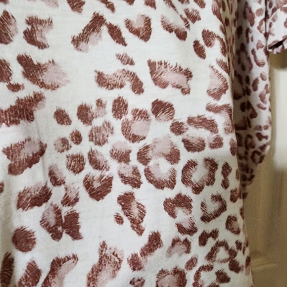 SHEIN Pink and White Leopard Print Short Sleeve Top - Picture 7 of 8